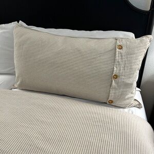 Pottery Barn Set Wheaton King California King 2
Flax Pillow shams